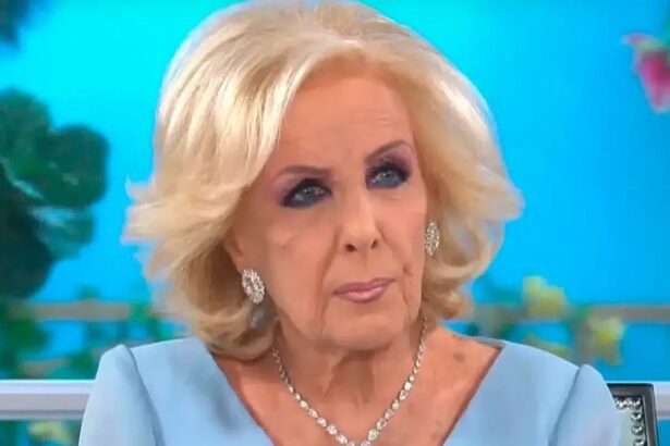 Mirtha Legrand durante la emisión de su programa televisivo