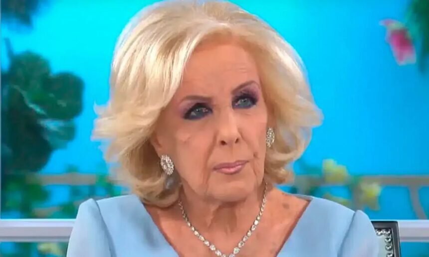 Mirtha Legrand durante la emisión de su programa televisivo