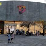 Fachada del Museo del Río Paraná, espacio dedicado a la conservación y estudio del patrimonio natural y cultural de la región.