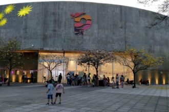 Fachada del Museo del Río Paraná, espacio dedicado a la conservación y estudio del patrimonio natural y cultural de la región.