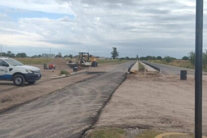 Trabajos de construcción y reasfaltado sobre boulevard América, en el marco del plan de infraestructura que impulsa la Municipalidad de Puerto General San Martín.
