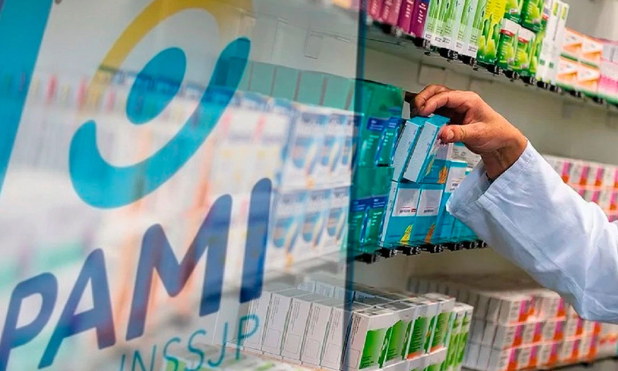 Afiliados de PAMI realizan trámites vinculados al acceso a medicamentos y coberturas de salud.