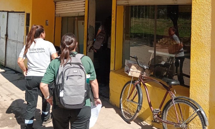 Inspectores municipales realizaron un operativo de control en una panadería de barrio Barranquitas Sur tras una denuncia ciudadana.