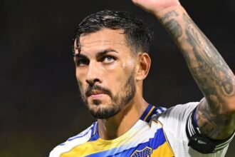 Leandro Paredes durante un partido con la camiseta de Boca en la Bombonera.