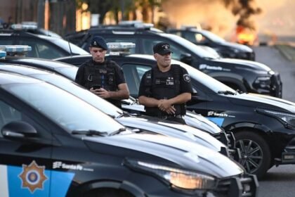 Efectivos de la Policía de Santa Fe durante un operativo de rutina. Foto: archivo.