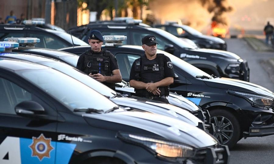 Efectivos de la Policía de Santa Fe durante un operativo de rutina. Foto: archivo.