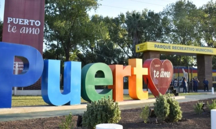 Ingreso a una de las ciudades del departamento San Lorenzo, eje de circulación y desarrollo del cordón industrial y cultural.