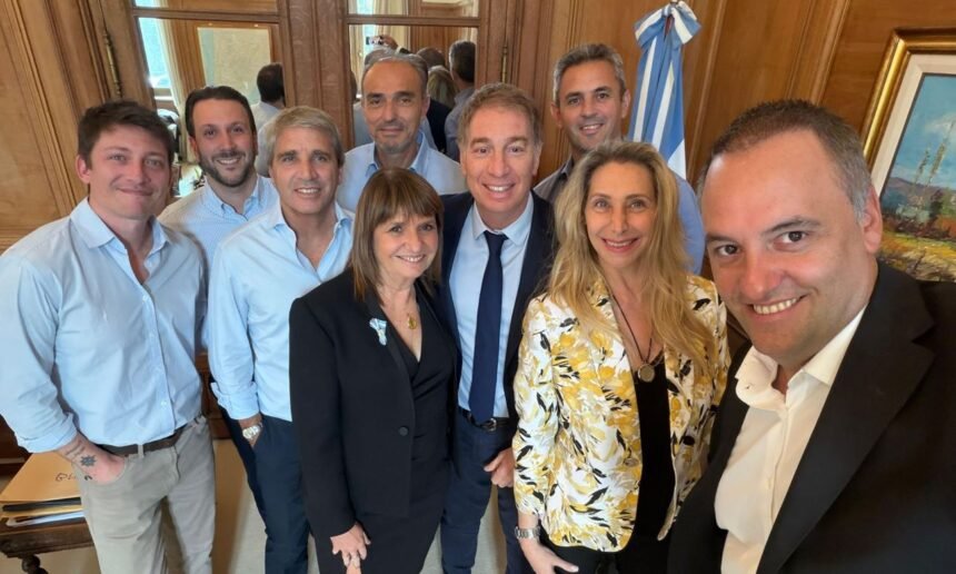 Reunión de funcionarios nacionales en Casa Rosada para definir la estrategia legislativa del oficialismo.