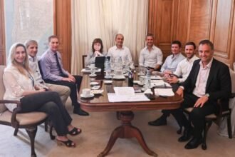 Reunión de los principales referentes de La Libertad Avanza tras la decisión de retirar el artículo sobre licencias médicas del proyecto de reforma laboral