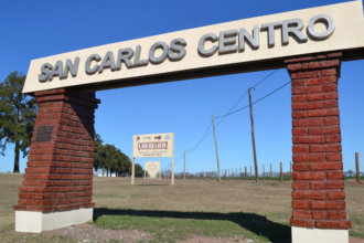 Ingreso a la localidad de San Carlos Centro, en el departamento Las Colonias, provincia de Santa Fe.
