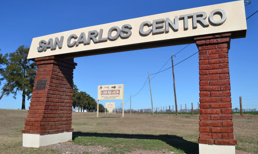 Ingreso a la localidad de San Carlos Centro, en el departamento Las Colonias, provincia de Santa Fe.