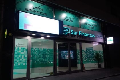 Sucursal de Sur Finanzas, firma investigada en la causa por presunta compra irregular de dólares y lavado de dinero.