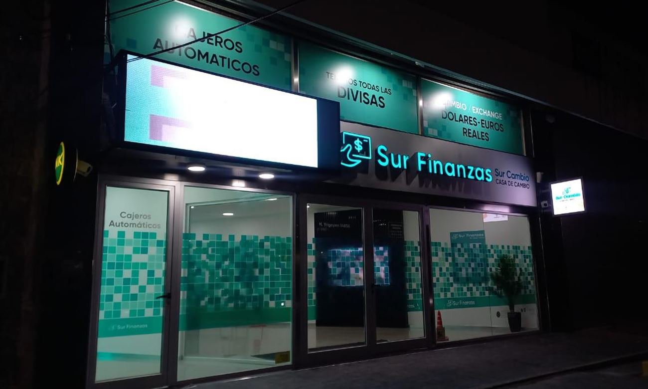 Sucursal de Sur Finanzas, firma investigada en la causa por presunta compra irregular de dólares y lavado de dinero.