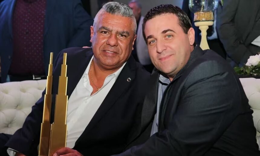 Claudio Tapia y Pablo Toviggino durante una actividad oficial de la AFA, en el marco del conflicto judicial que impacta en el fútbol argentino.