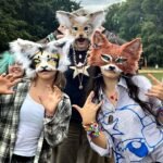 Miembros de la comunidad therian durante un encuentro en un espacio público. (Foto: gentileza)