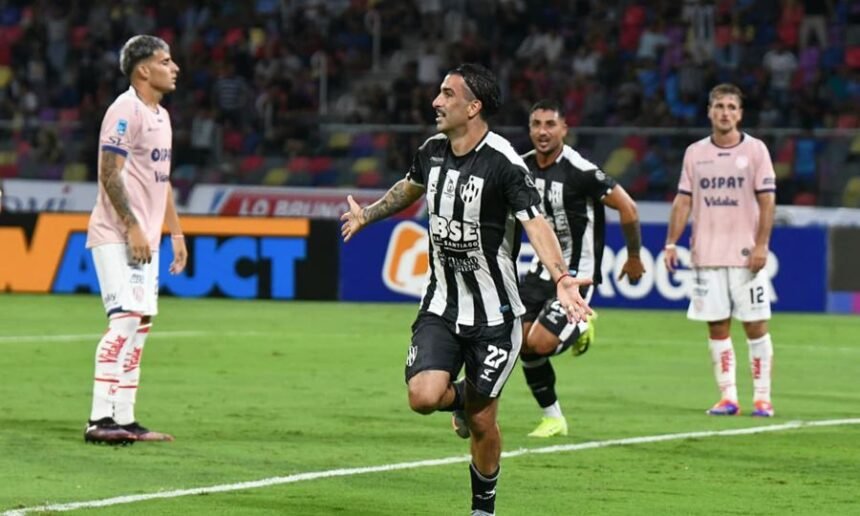 Euforia en Santiago del Estero: Central Córdoba festeja el gol que marcó el rumbo del partido ante Unión.