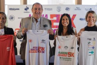 Autoridades municipales y organizadoras presentaron la Media Maratón 21K de Santa Fe. En la actividad participaron el intendente Juan Pablo Poletti, la concejala Beatriz “Titi” Barletta y las integrantes del comité organizador de la competencia.