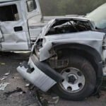 Operativo de bomberos y servicios de emergencia tras el choque frontal entre una camioneta y un utilitario en la ruta provincial 14.