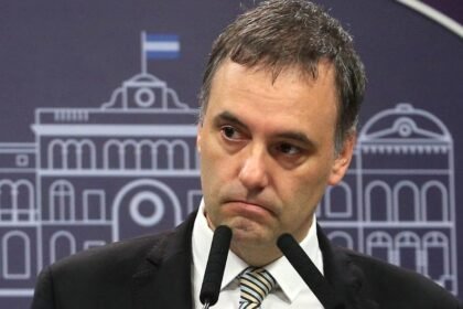 Jefe de Gabinete Manuel Adorni en una imagen de archivo durante una conferencia de prensa oficial.