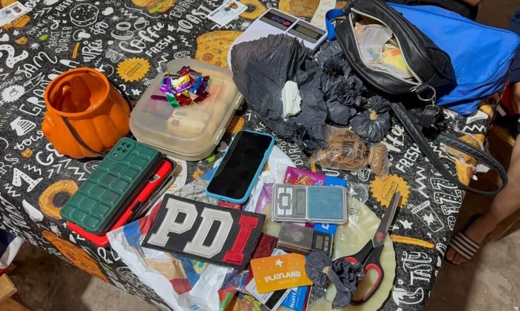 Elementos secuestrados durante los allanamientos en Recreo: droga, municiones y material utilizado para el fraccionamiento. Foto: archivo.