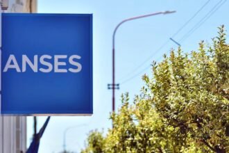 Oficina de atención de ANSES donde beneficiarios realizan consultas y trámites vinculados a asignaciones y prestaciones sociales. Foto: archivo.