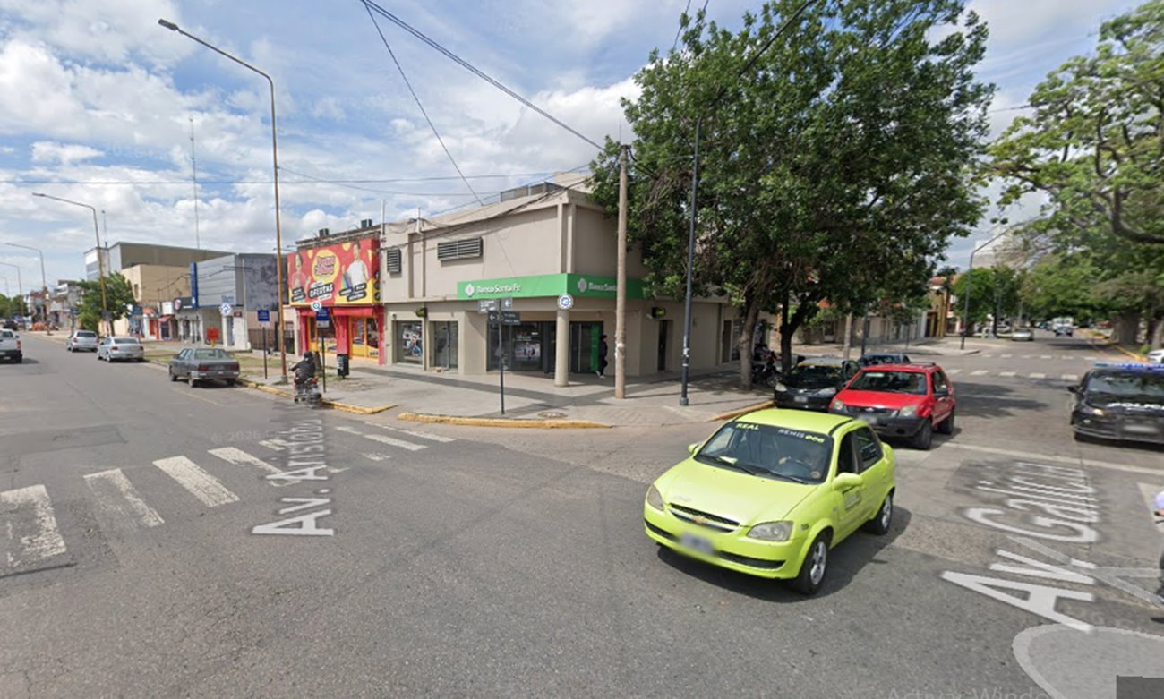 Esquina de Aristóbulo del Valle y Galicia, en el norte de la ciudad de Santa Fe, donde se registró un violento robo cometido por motochorros. Foto de archivo.