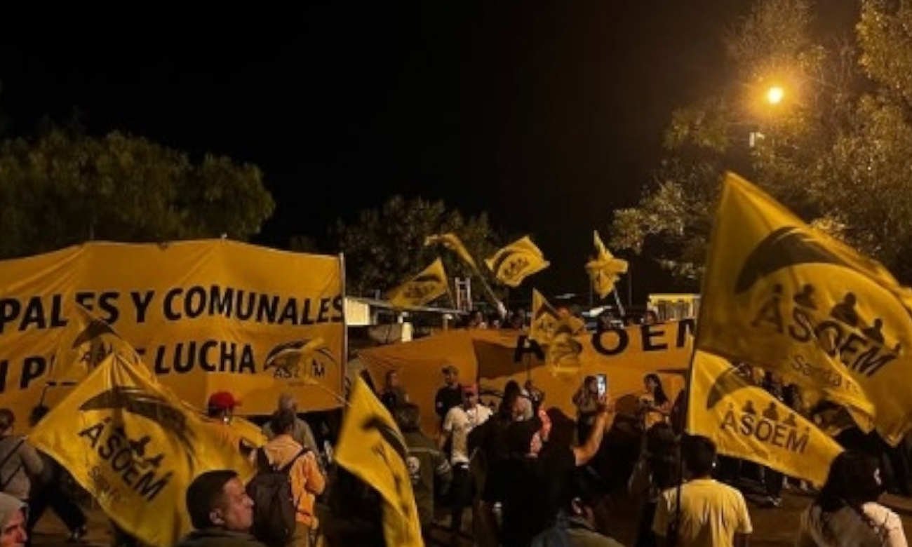 Afiliados de ASOEM se movilizan en reclamo de mejoras salariales y condiciones laborales, en una imagen de archivo.