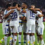 Los futbolistas de Boca Juniors celebran un gol durante el partido ante Lanús por el Torneo Apertura.