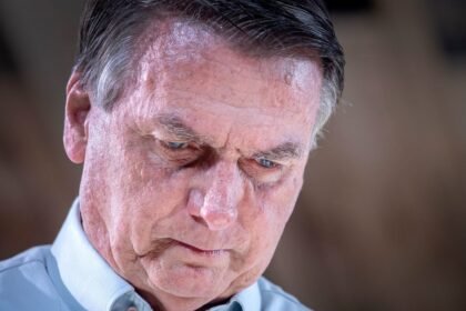 Jair Bolsonaro durante una actividad pública en Brasilia antes de su condena judicial. Foto de archivo.