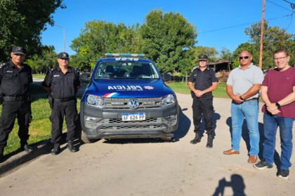 Rodrigo Borla durante la entrega de un móvil policial destinado al destacamento de Colonia Esther en el departamento San Justo.