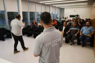 Jornada de capacitación en seguridad vial para motociclistas en Santa Fe, con foco en la prevención y el uso del casco.