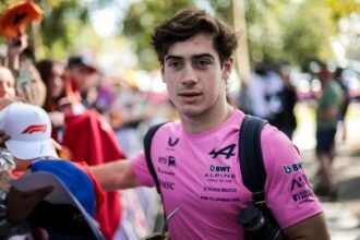 Franco Colapinto durante una actividad oficial de Fórmula 1 con el equipo Alpine.