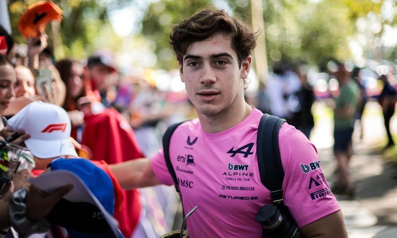 Franco Colapinto durante una actividad oficial de Fórmula 1 con el equipo Alpine.