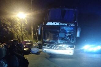 Operativo policial con secuestro de mercadería en el playón de Varadero Sarsotti, en la ciudad de Santa Fe. Foto de archivo.