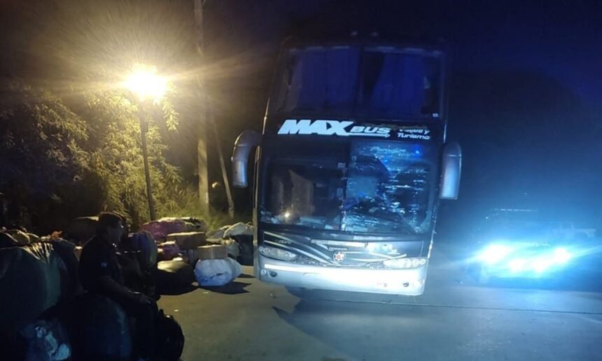 Operativo policial con secuestro de mercadería en el playón de Varadero Sarsotti, en la ciudad de Santa Fe. Foto de archivo.