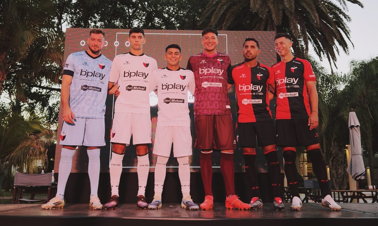 Nueva camiseta de Colón para la temporada 2026 presentada en el predio 4 de Junio. Foto de archivo.