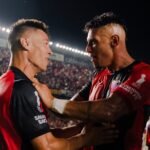 Jugadores de Colón celebran un triunfo en el estadio Brigadier López durante su participación en la Primera Nacional 2026, en una imagen de archivo representativa del equipo santafesino.