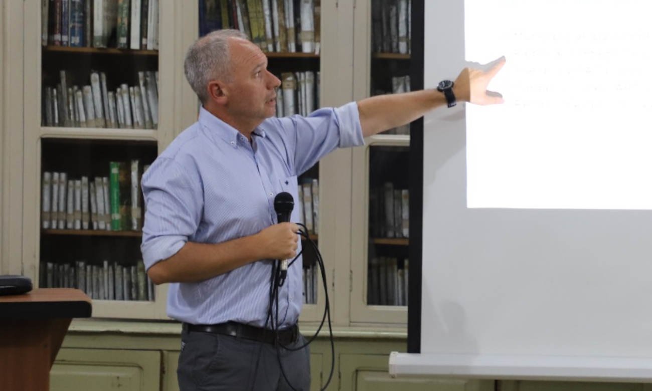 El intendente Elvio Cotterli durante su discurso en la apertura de sesiones ordinarias del Concejo Municipal de Laguna Paiva.