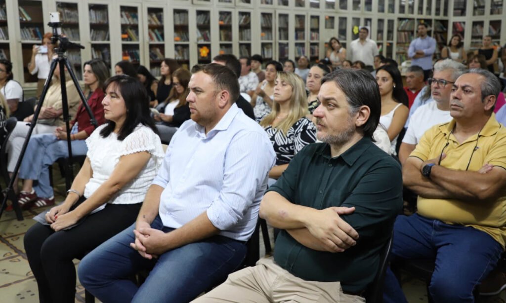 Autoridades locales y vecinos participaron del acto de apertura de sesiones ordinarias realizado en la Biblioteca de Laguna Paiva.