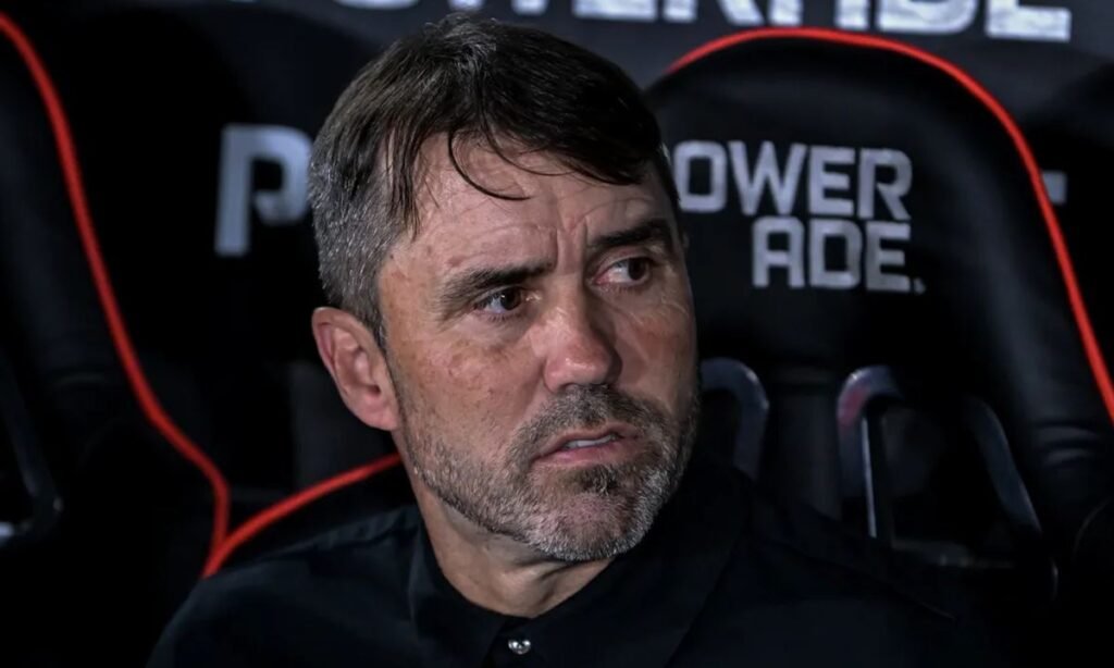 Eduardo “Chacho” Coudet, durante una de sus etapas al frente del plantel profesional de River. Foto de archivo.
