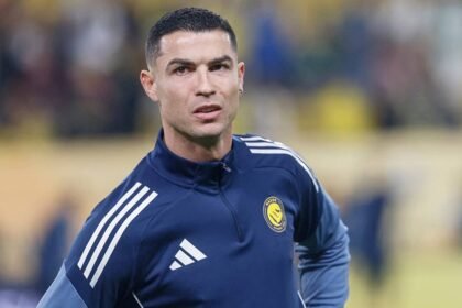 Cristiano Ronaldo durante un partido con Al-Nassr, uno de los máximos goleadores del fútbol mundial y referente de la selección de Portugal.