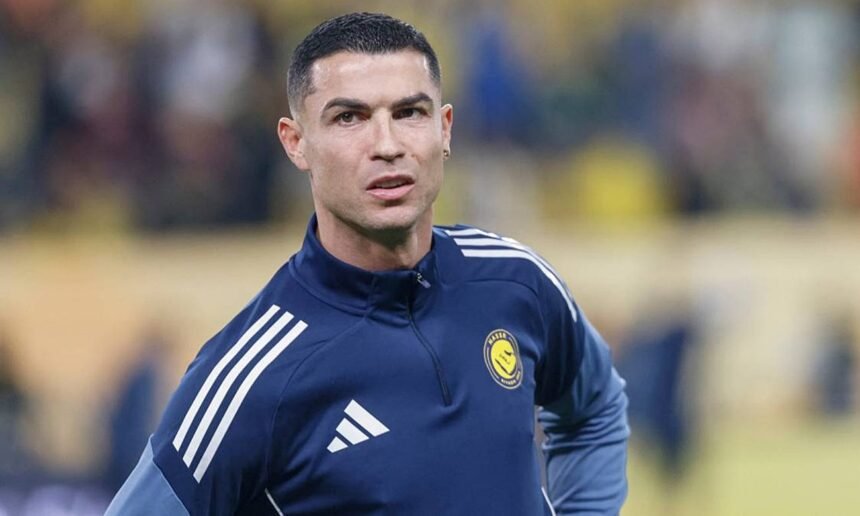 Cristiano Ronaldo durante un partido con Al-Nassr, uno de los máximos goleadores del fútbol mundial y referente de la selección de Portugal.