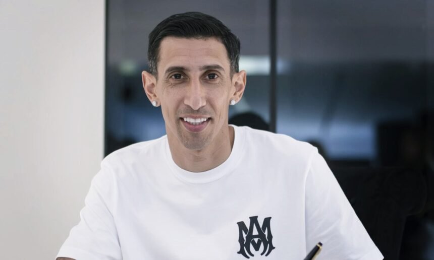 Ángel Di María, en una imagen casual, mostrando su faceta cercana fuera de la cancha. Foto de archivo.