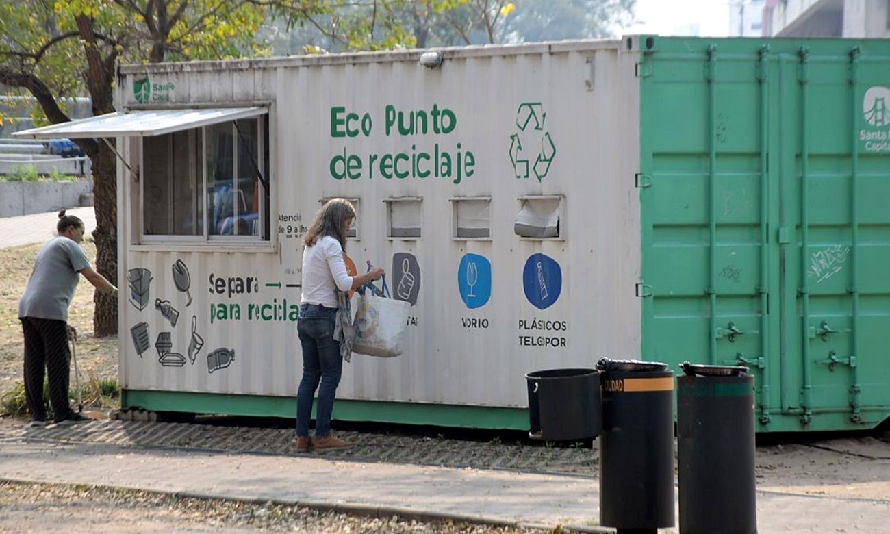 Eco Punto de la ciudad de Santa Fe, un espacio destinado a la recepción de residuos reciclables limpios y secos para promover la separación de residuos y el cuidado del ambiente. ♻️