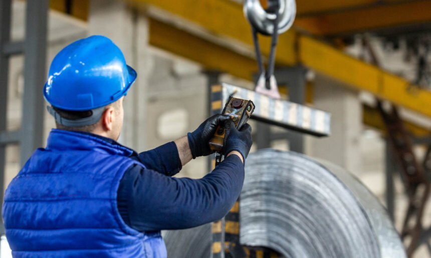 Trabajadores del sector privado en una jornada laboral en oficinas. Foto de archivo ilustrativa sobre empleo y actividad económica.