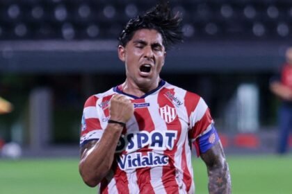 Cristian Tarragona celebra su gol con la camiseta de Unión, en una postal de festejo que refleja toda la pasión tatengue. Foto de archivo.