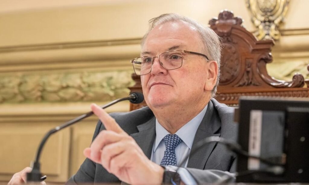 Felipe Michlig, senador provincial por el departamento San Cristóbal, presidente provisional del Senado de Santa Fe y titular del Unión Cívica Radical en la provincia de Santa Fe.