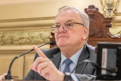 Felipe Michlig, senador provincial por el departamento San Cristóbal, presidente provisional del Senado de Santa Fe y titular del Unión Cívica Radical en la provincia de Santa Fe.