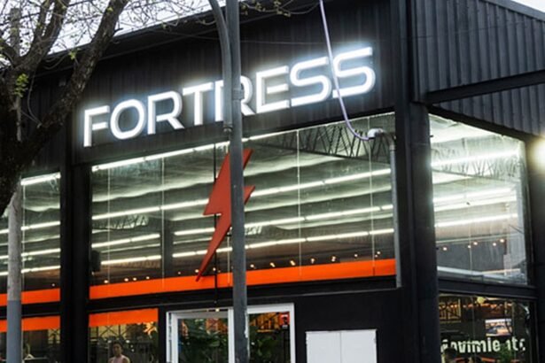 Fachada de un gimnasio de la cadena Fortress. Foto de archivo.