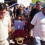 En un clima de respeto y conmoción, seres queridos dan el último adiós a Ian junto a la comunidad que lo acompañó.